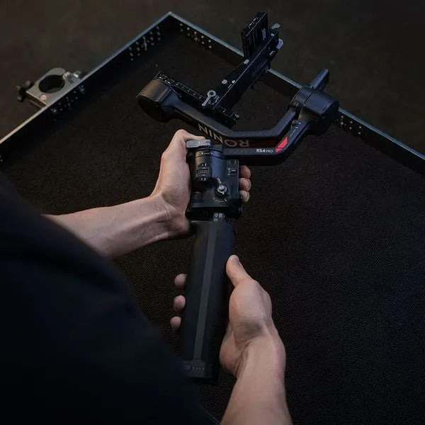 DJI RS 4 Pro Combo Estabilizador Profissional para Câmeras